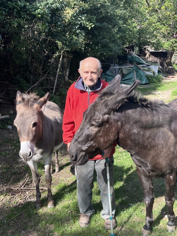 Tierarzt Dr. Otto Binder mit Loisi (links) und Otti (rechts) © Christian Bulla-Zoderer, Wien